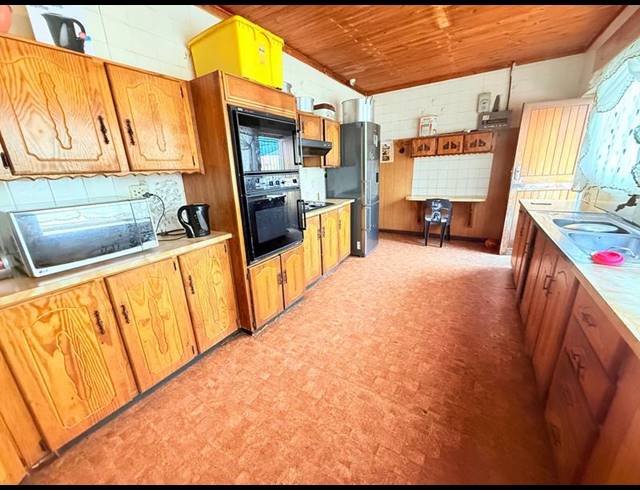 3 BEDROOM HOUSE FOR SALE IN VANDERBIJLPARK CE 2